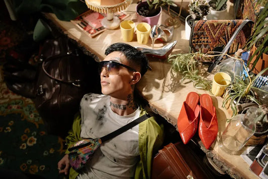 Quick Style Tips for Pairing Women's Tops with Accessories