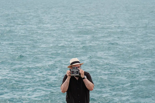 How can men style summer outfits for both comfort and fashion?